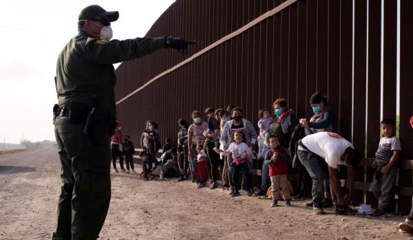 政策:拜登政府警告墨西哥放松边境政策可能导致移民